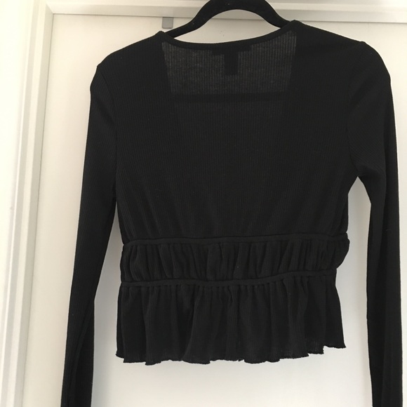 Black short sweater, ties in front. Size M - Picture 3 of 3